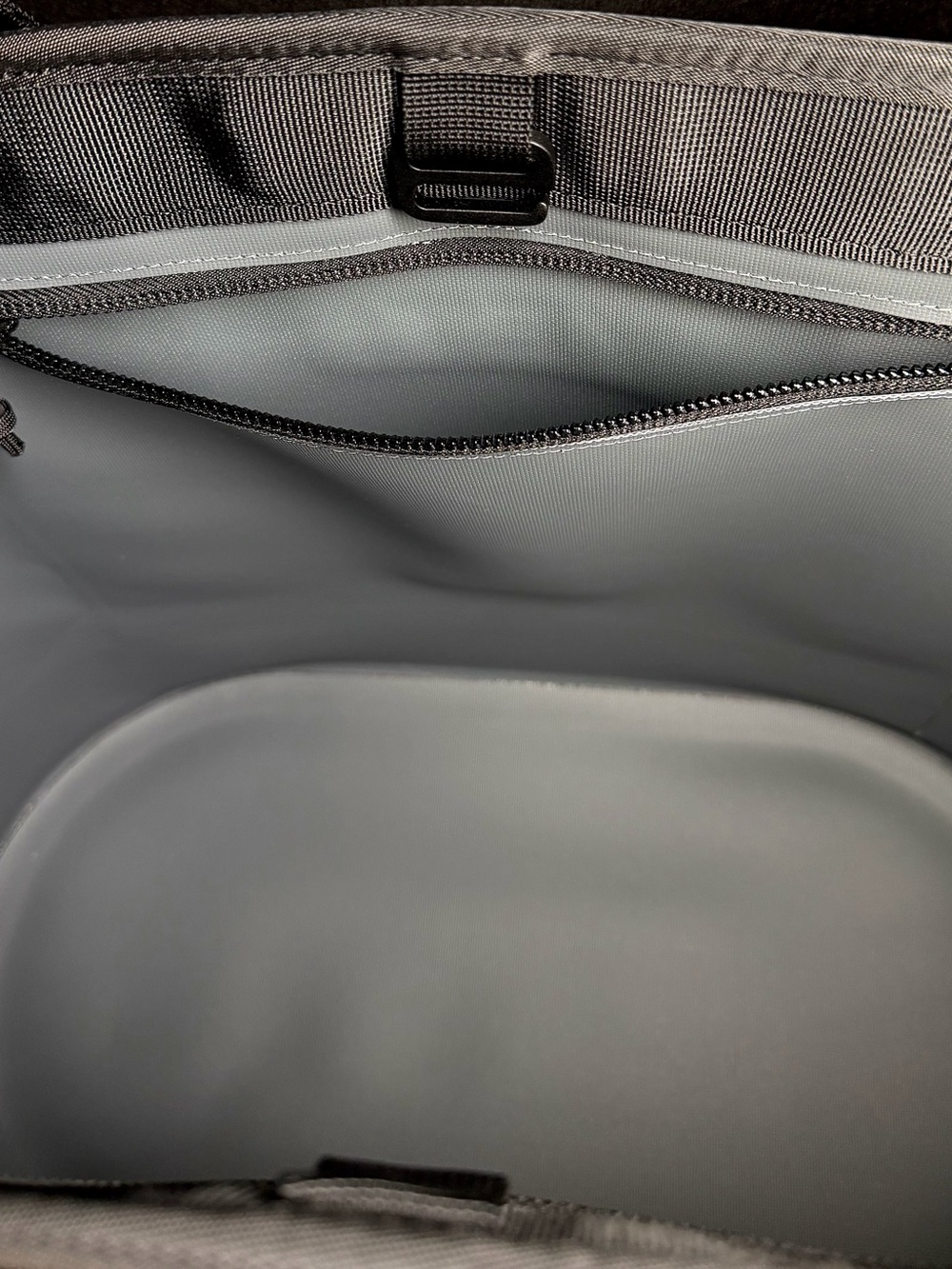 Yeti Camino 35 Carryall Bag — Black NWT - Picture 6 of 8